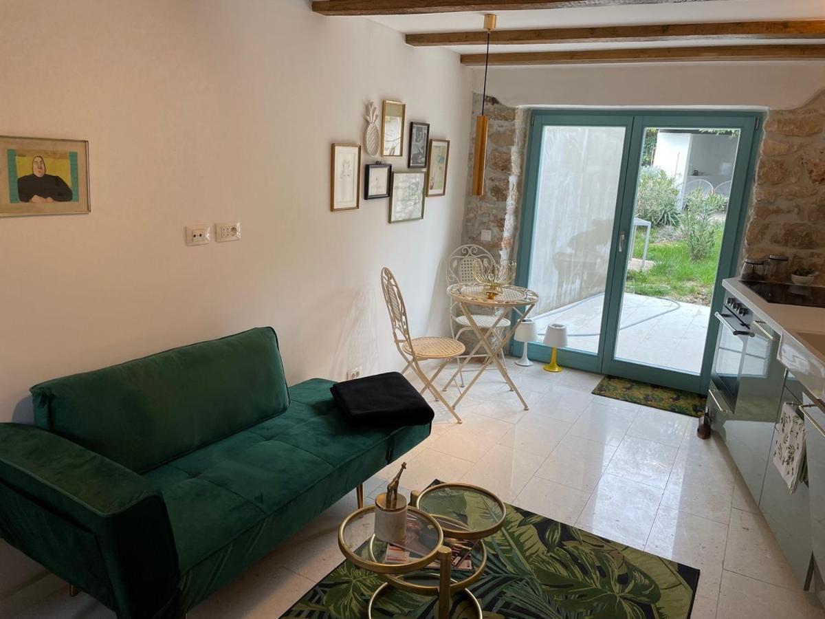 Apartment Bezauberndes Steinhaus Mit Garten In Der Altstadt Von Rovinj