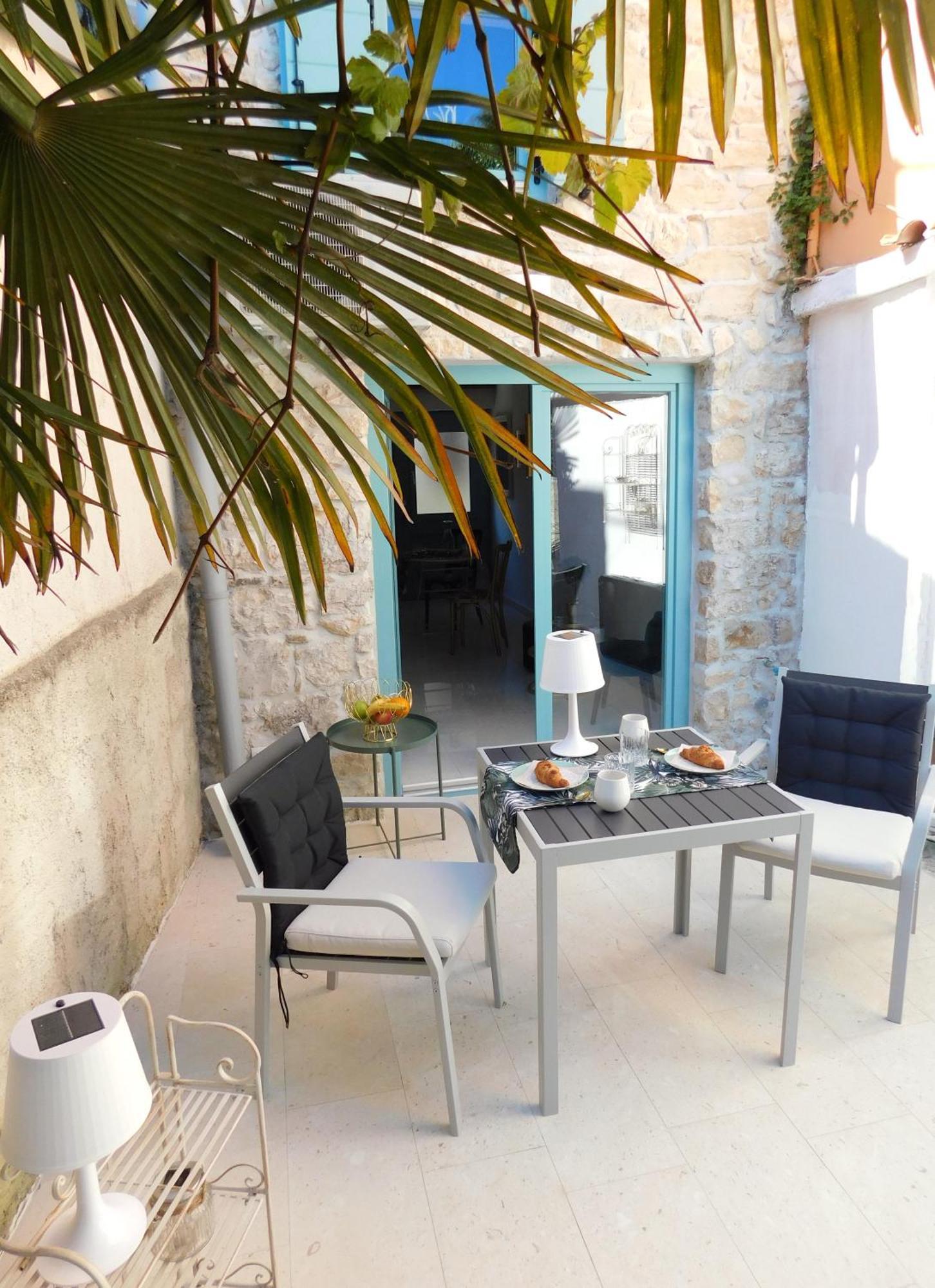 Bezauberndes Steinhaus Mit Garten In Der Altstadt Von Rovinj