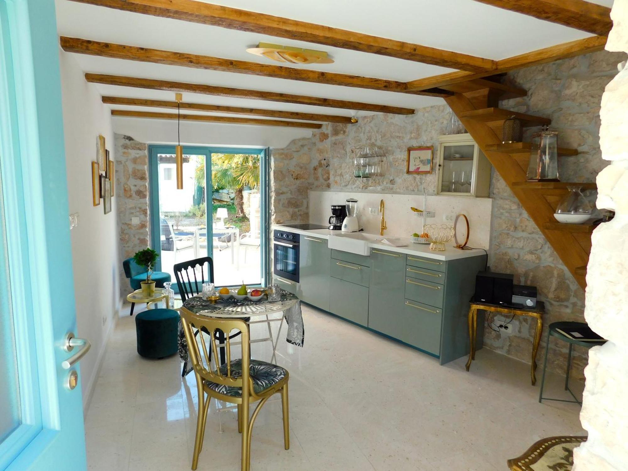 Apartment Bezauberndes Steinhaus Mit Garten In Der Altstadt Von Rovinj