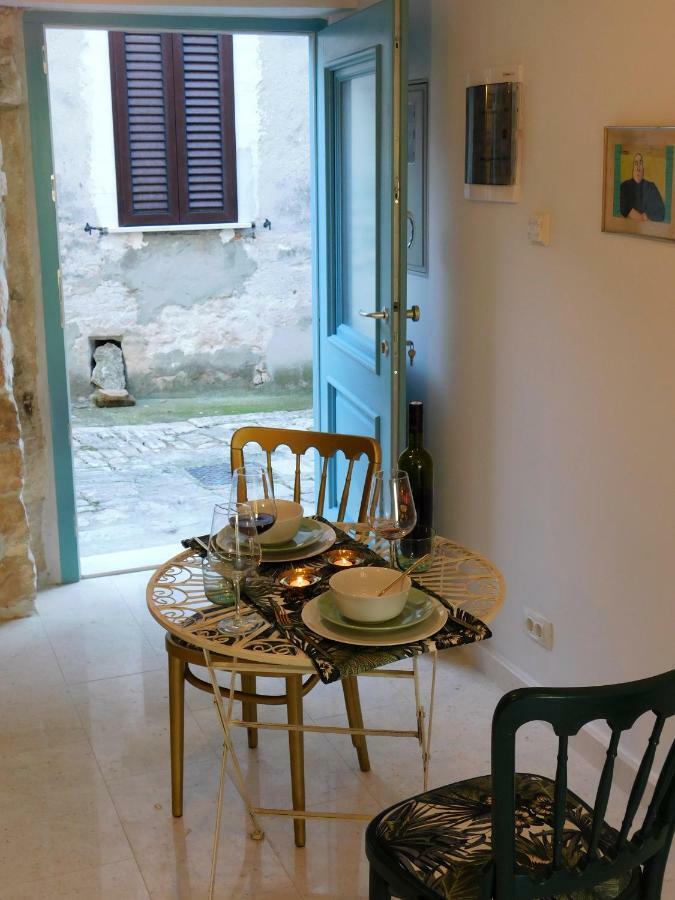 Bezauberndes Steinhaus Mit Garten In Der Altstadt Von Apartment Rovinj